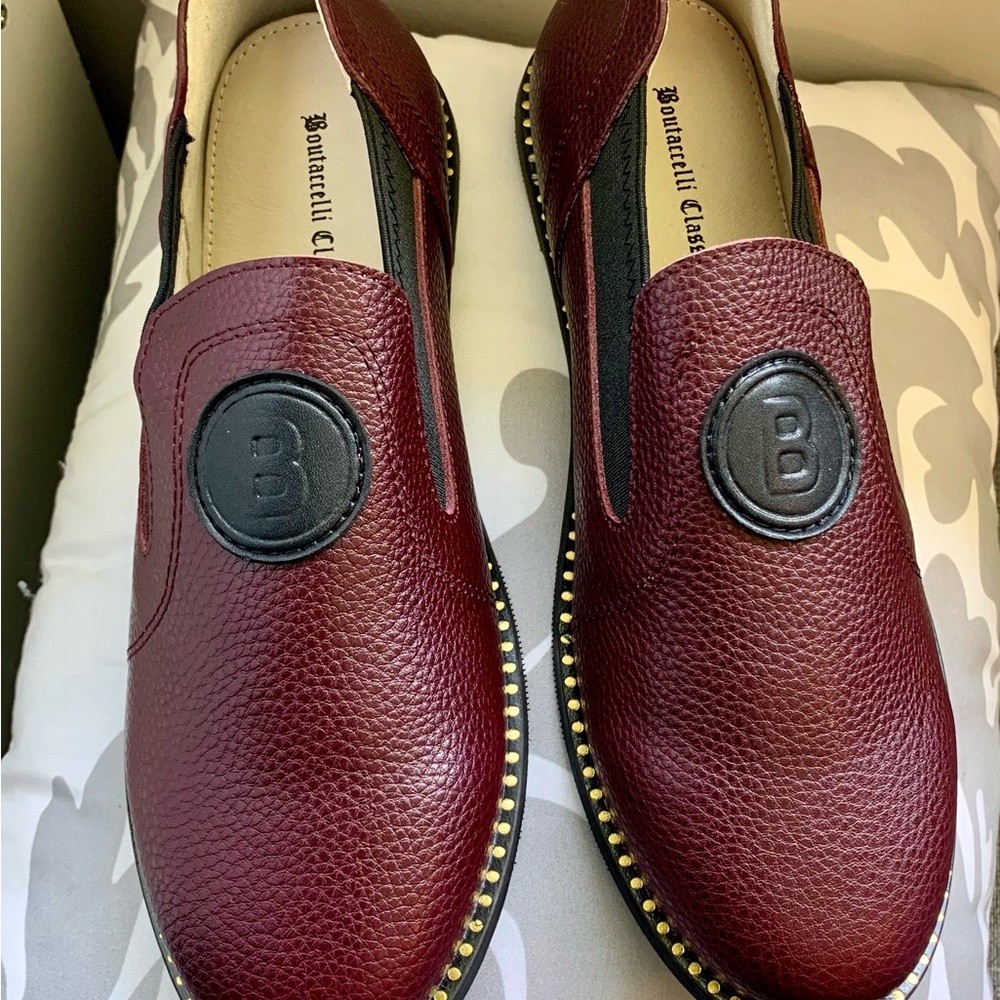 Women’s Boutaccelli Classica Burgundy Loafers size 5.5